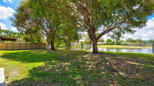 16252 SW 42nd Ter, Miami, FL 33185