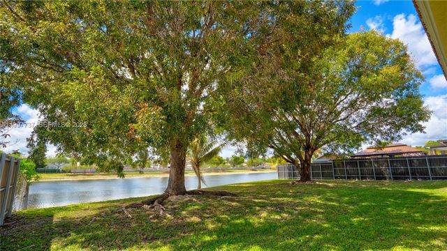 16252 SW 42nd Ter, Miami, FL 33185