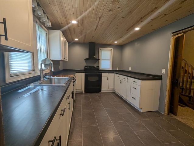 505 Shawnee Street, Hiawatha, KS 66434