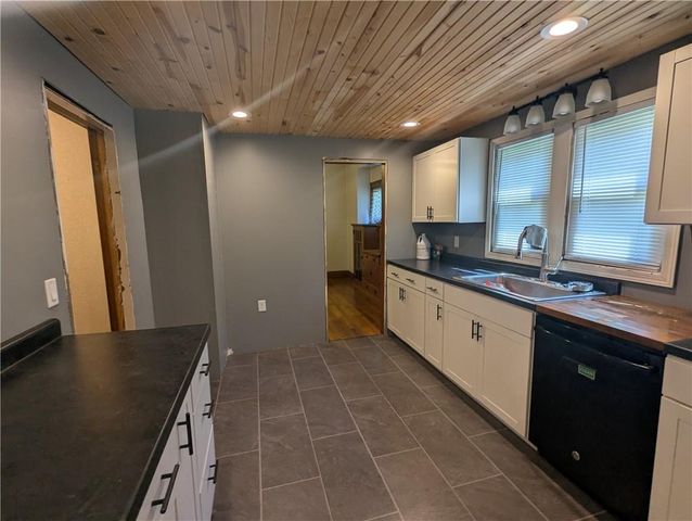 505 Shawnee Street, Hiawatha, KS 66434