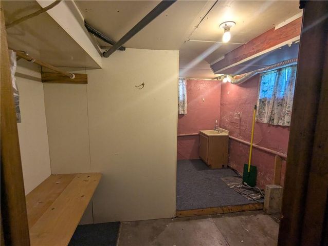 505 Shawnee Street, Hiawatha, KS 66434