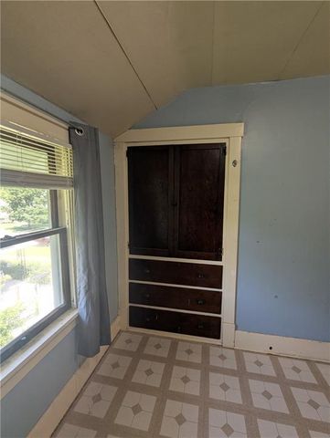 505 Shawnee Street, Hiawatha, KS 66434