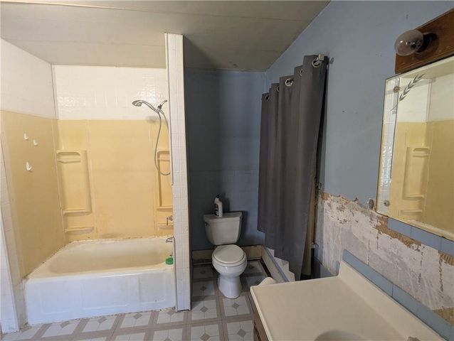 505 Shawnee Street, Hiawatha, KS 66434