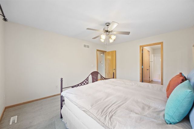 3510 Pioneer Avenue SE, Cedar Rapids, IA 52403