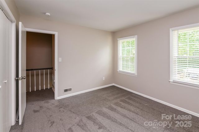 5015 Rivergreen Lane, Charlotte, NC 28227