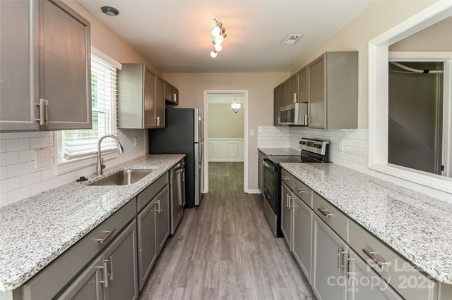 5015 Rivergreen Lane, Charlotte, NC 28227