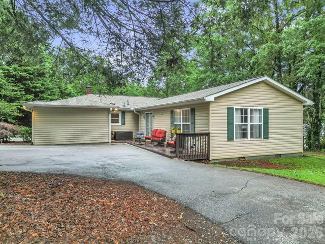 103 Forest Avenue, Landrum, SC 29356
