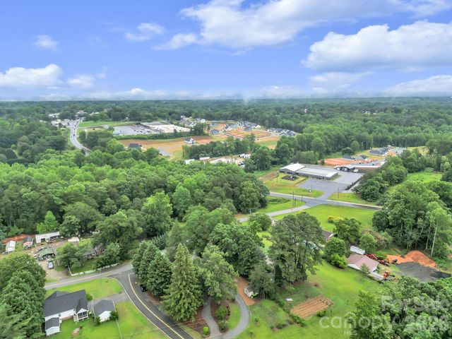 103 Forest Avenue, Landrum, SC 29356