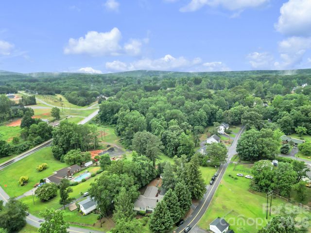 103 Forest Avenue, Landrum, SC 29356