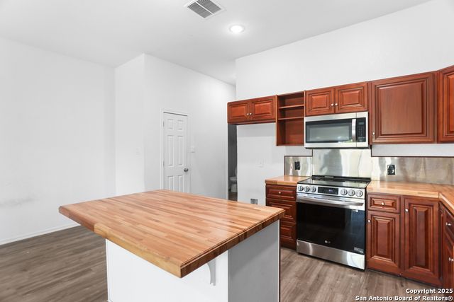 8611 Key Windy Way # 2, Converse, TX 78109