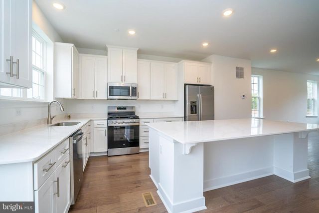 138 ADA HIGHTOWER AVE, Pennington, NJ 08534