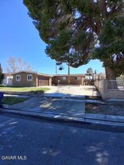 730 W Ave H-10, Lancaster, CA 93534