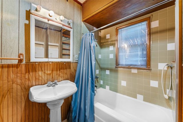 302 E College Avenue, Berryville, AR 72616