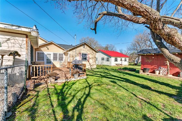 302 E College Avenue, Berryville, AR 72616