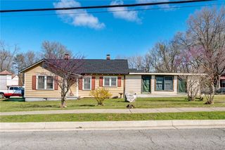 302 E College Avenue, Berryville, AR 72616