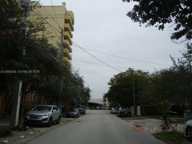 215 SW 42nd Ave 1007, Miami, FL 33134