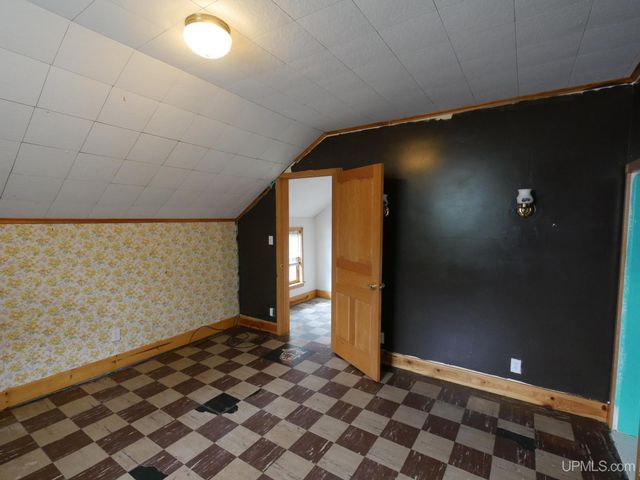 19575 Ingot Street, Hancock, MI 49930