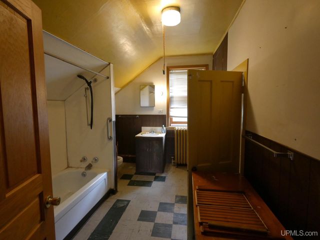 19575 Ingot Street, Hancock, MI 49930