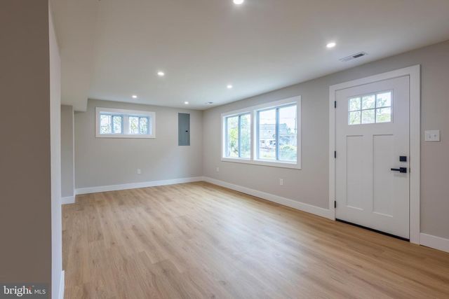 6233 ADDISON RD, Capitol Heights, MD 20743