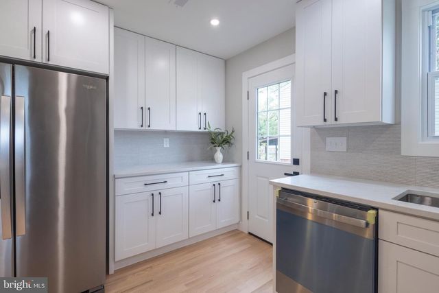 6233 ADDISON RD, Capitol Heights, MD 20743