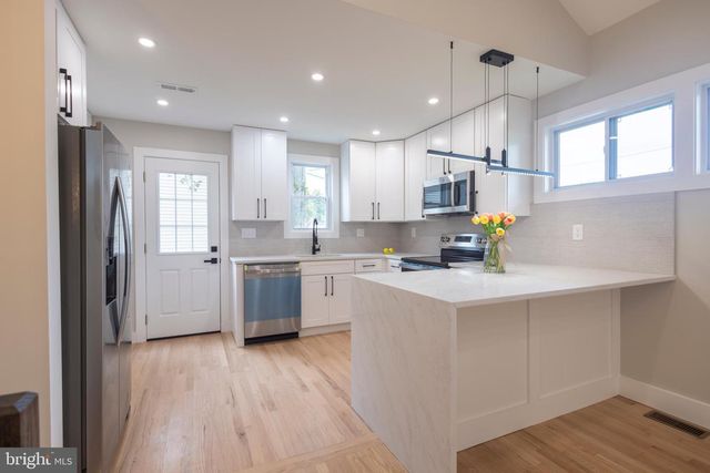 6233 ADDISON RD, Capitol Heights, MD 20743