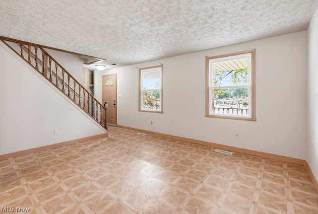 579 Willow Drive SE, Warren, OH 44484
