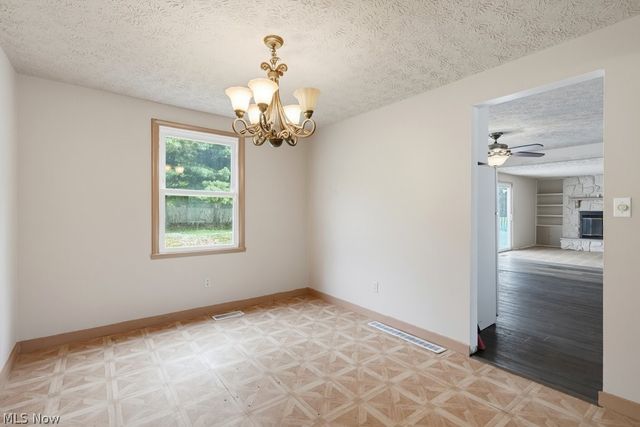 579 Willow Drive SE, Warren, OH 44484