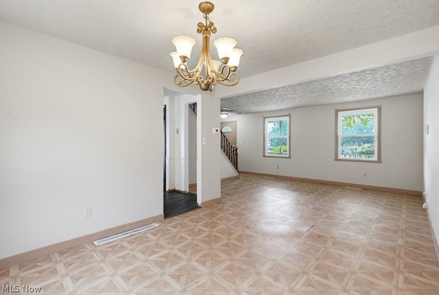 579 Willow Drive SE, Warren, OH 44484