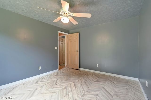 579 Willow Drive SE, Warren, OH 44484