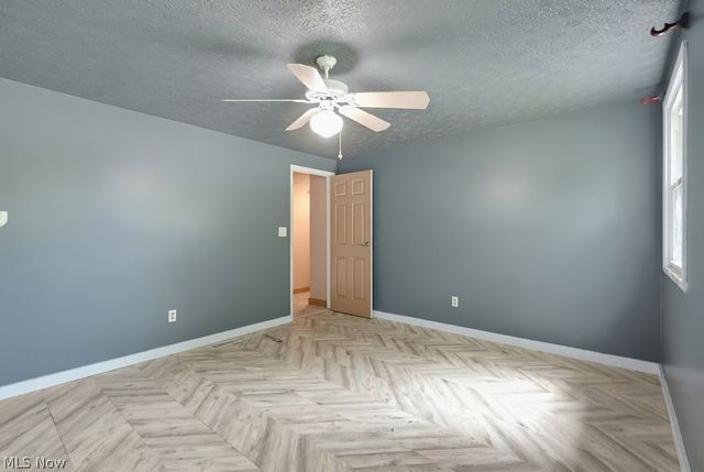 579 Willow Drive SE, Warren, OH 44484