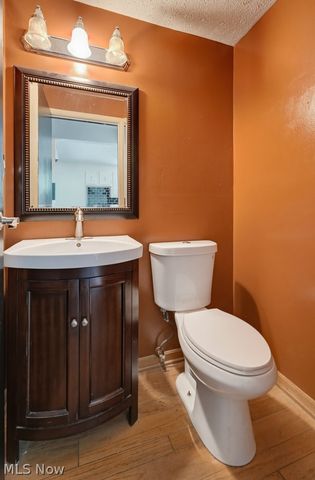 579 Willow Drive SE, Warren, OH 44484