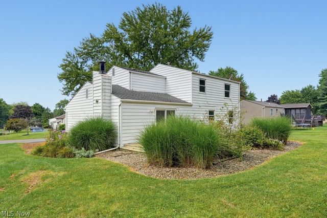 579 Willow Drive SE, Warren, OH 44484