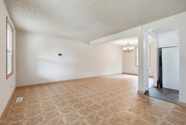 579 Willow Drive SE, Warren, OH 44484