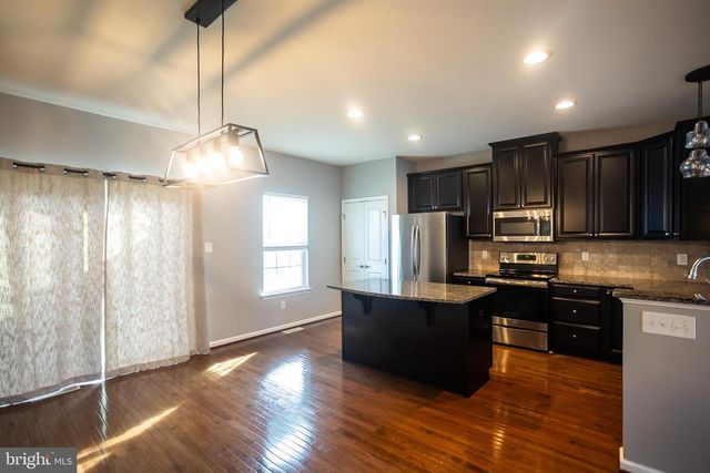 75 VILLAGE GREEN LN, Sicklerville, NJ 08081