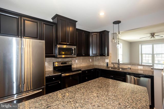 75 VILLAGE GREEN LN, Sicklerville, NJ 08081