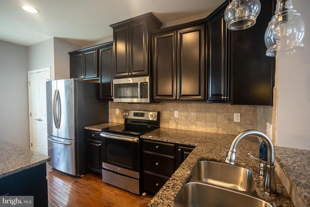 75 VILLAGE GREEN LN, Sicklerville, NJ 08081