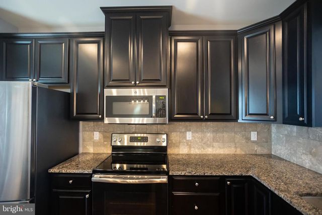 75 VILLAGE GREEN LN, Sicklerville, NJ 08081