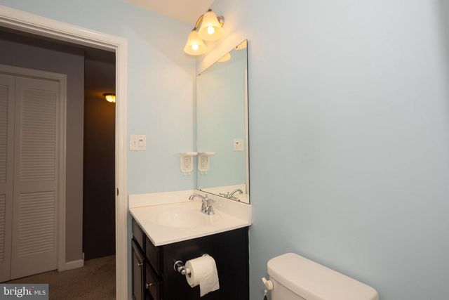 75 VILLAGE GREEN LN, Sicklerville, NJ 08081