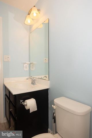 75 VILLAGE GREEN LN, Sicklerville, NJ 08081