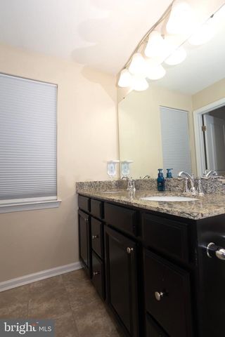 75 VILLAGE GREEN LN, Sicklerville, NJ 08081