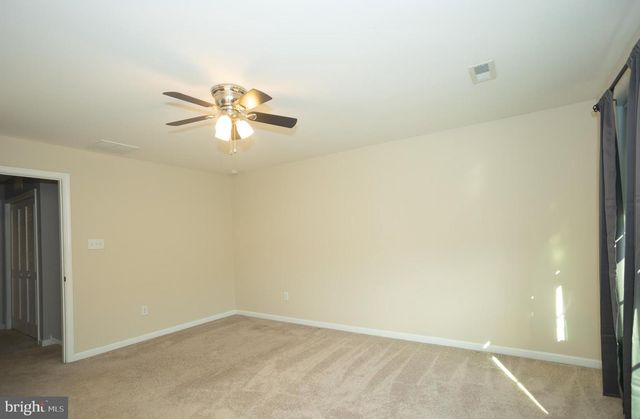 75 VILLAGE GREEN LN, Sicklerville, NJ 08081