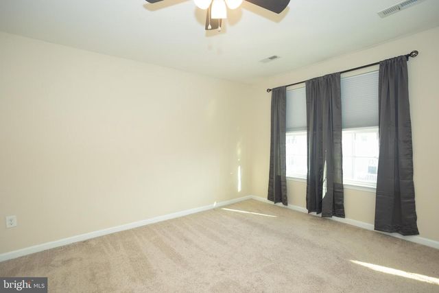 75 VILLAGE GREEN LN, Sicklerville, NJ 08081