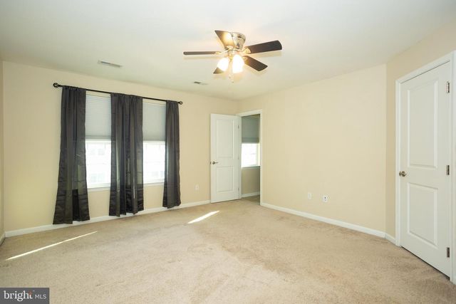 75 VILLAGE GREEN LN, Sicklerville, NJ 08081