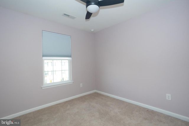 75 VILLAGE GREEN LN, Sicklerville, NJ 08081