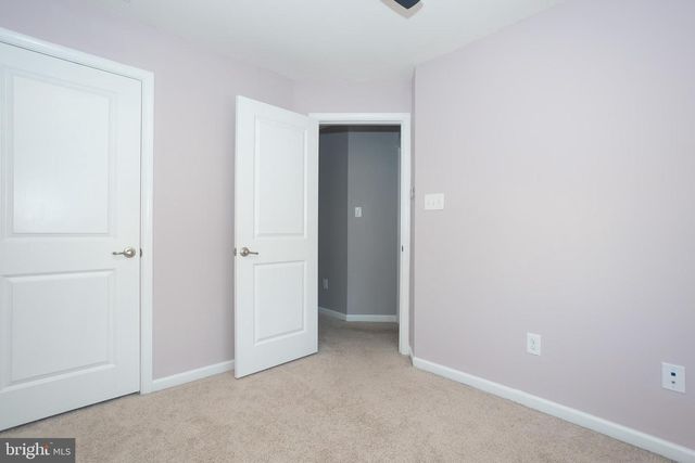 75 VILLAGE GREEN LN, Sicklerville, NJ 08081