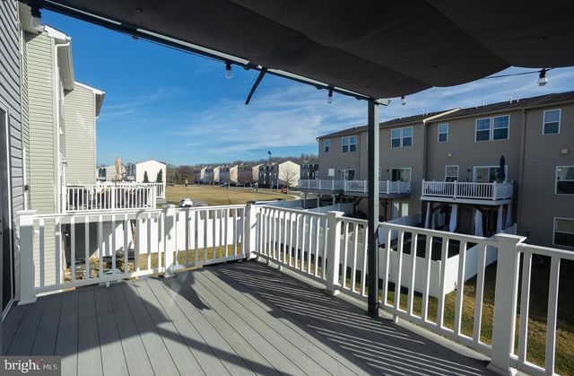 75 VILLAGE GREEN LN, Sicklerville, NJ 08081