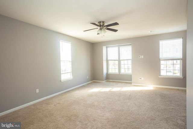 75 VILLAGE GREEN LN, Sicklerville, NJ 08081