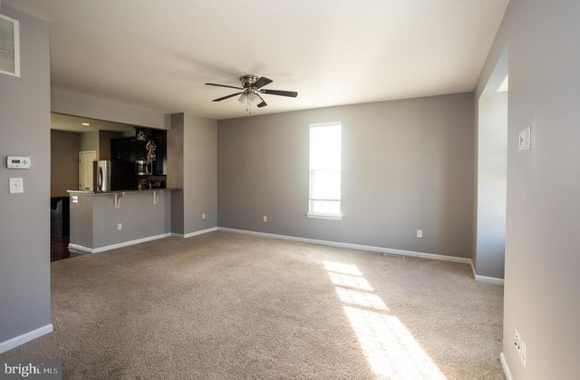 75 VILLAGE GREEN LN, Sicklerville, NJ 08081