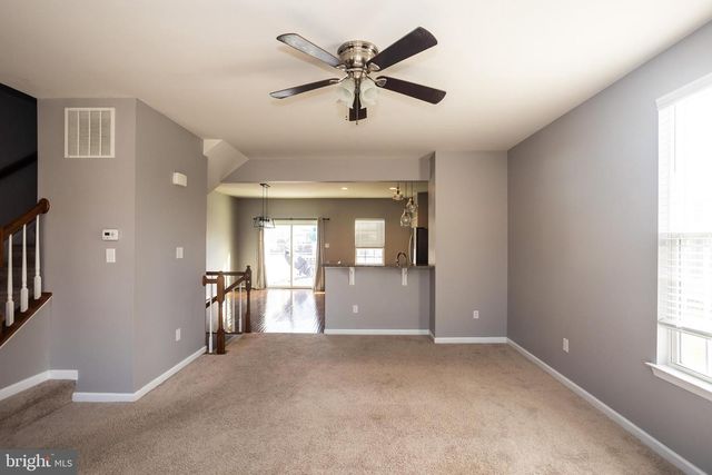 75 VILLAGE GREEN LN, Sicklerville, NJ 08081