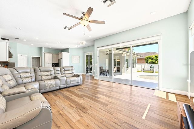 1047 WILLA LAKE CIRCLE, Oviedo, FL 32765